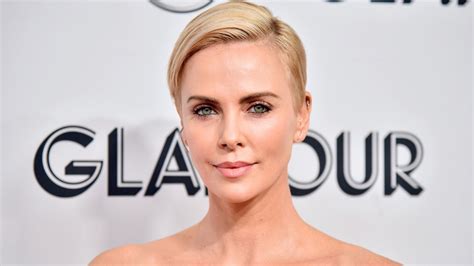 charlize theron topless|Charlize Theron bares all in magnificent photo as she makes。